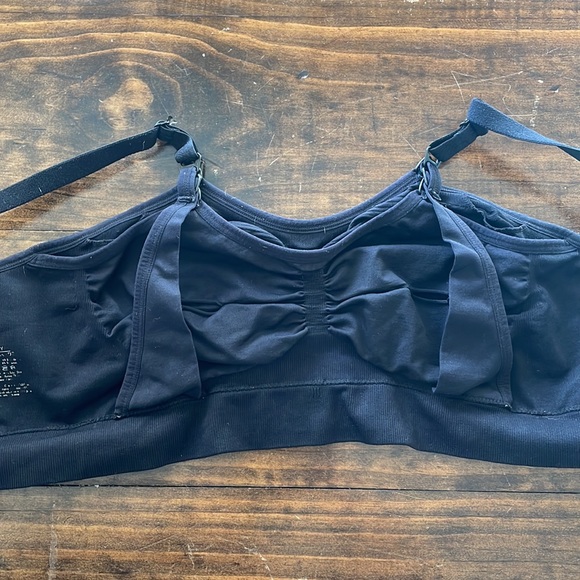 Sublime® Hands-Free Pumping & Nursing Bra - Picture 3 of 5